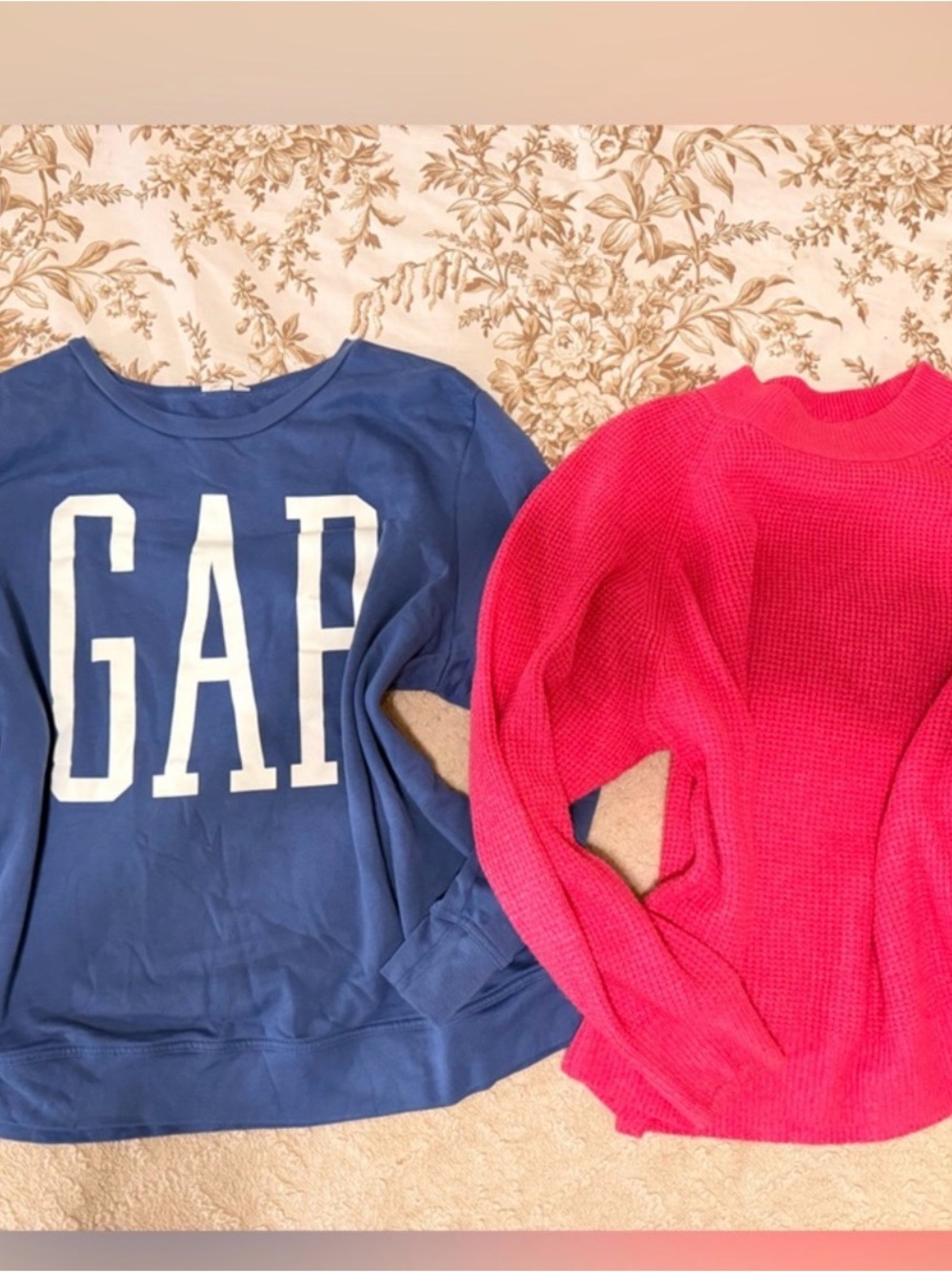 2 pieces GAP Blue Logo Sweatshirt & Bright Pink Knit Sweater Set